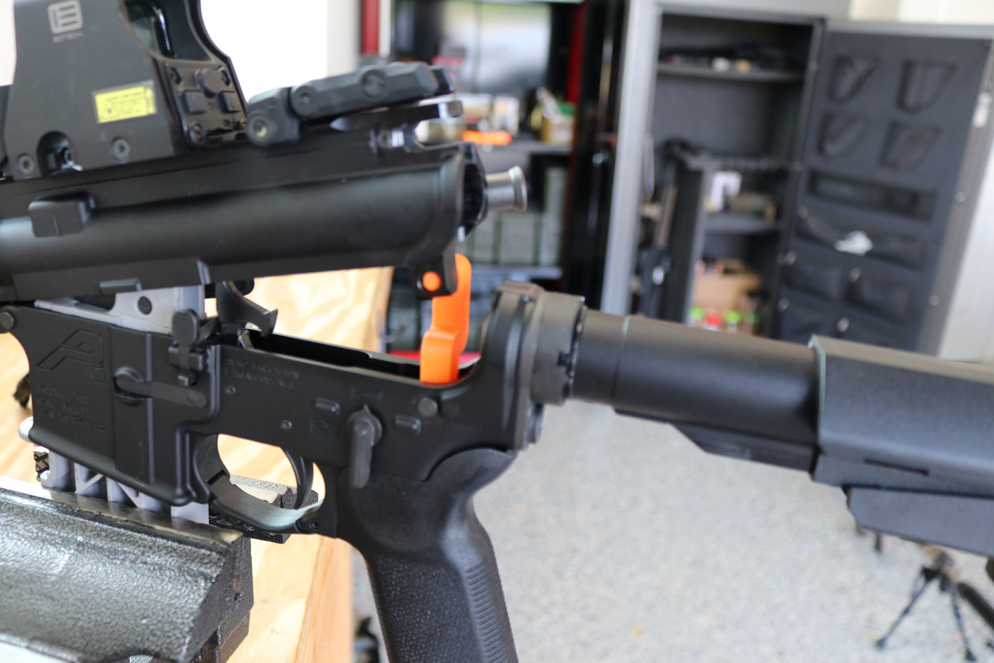 AR Upper/Lower Hold Open