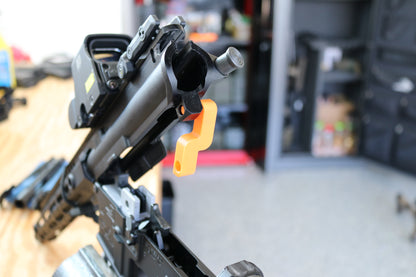 AR Upper/Lower Hold Open